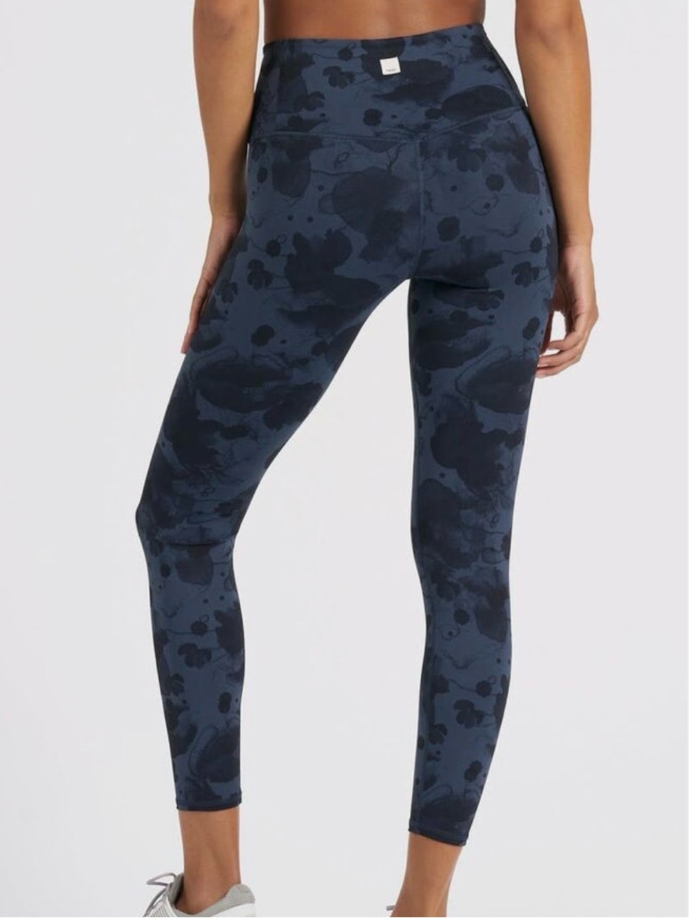 Vuori studio printed legging water drop